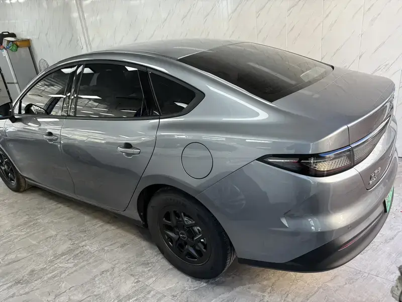 2025 BYD Seal 05 с пробегом 10 000 км