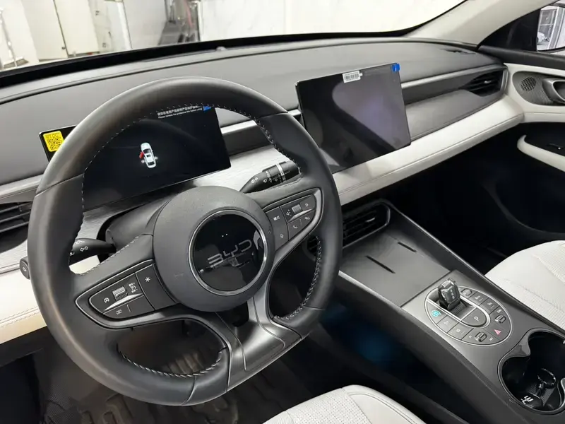2025 BYD Seal 05 с пробегом 10 000 км