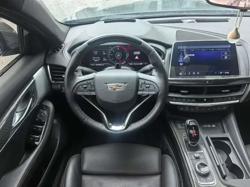 2023 Cadillac CT5 с пробегом 35 600 км