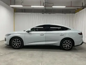 2024 BYD Qin L с пробегом 11 000 км