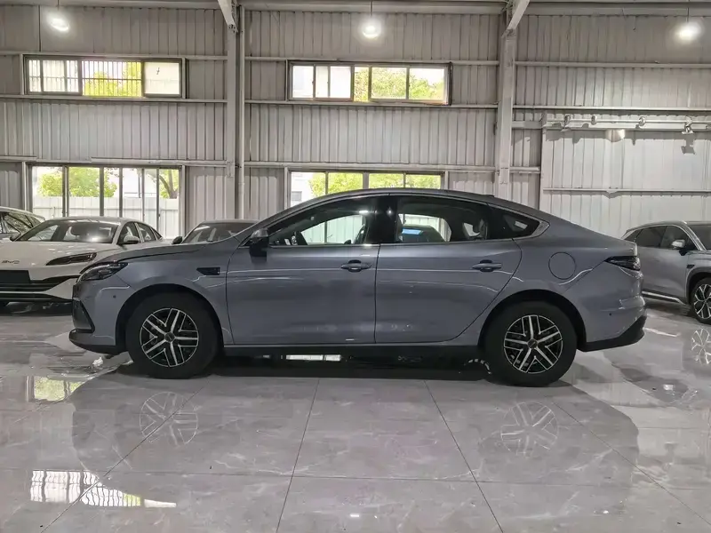 2025 BYD Seal 05 с пробегом 17 000 км