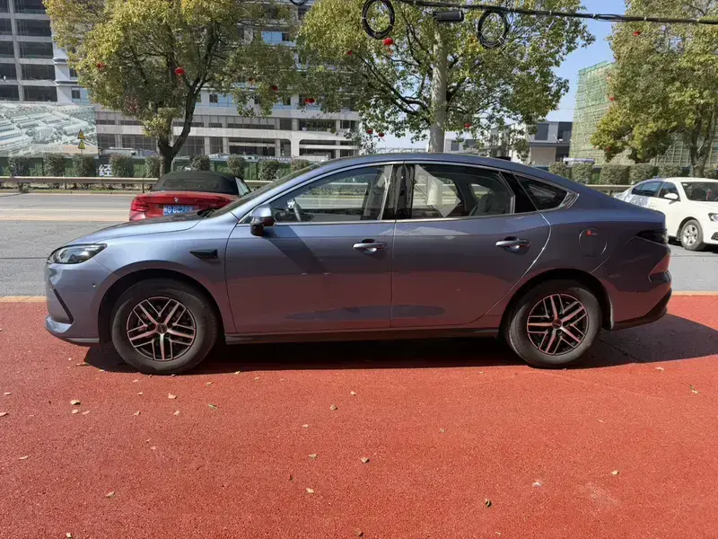 2025 BYD Seal 05 с пробегом 6 300 км