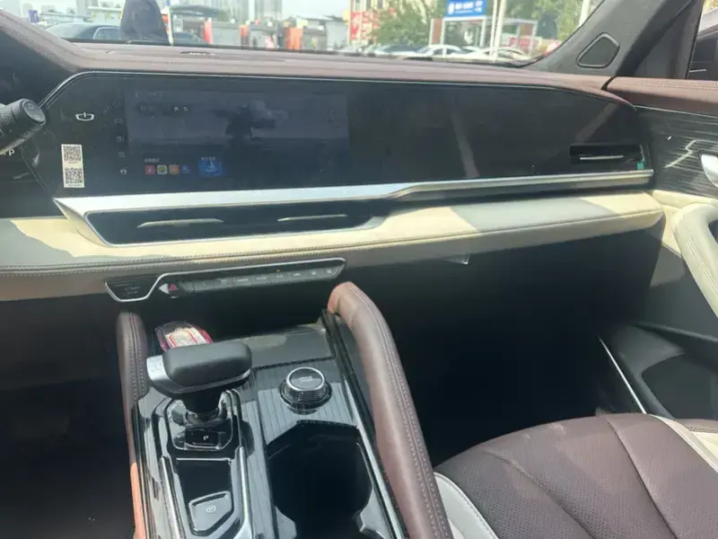 2024 Geely Monjaro с пробегом 13 000 км