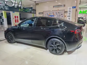 2024 Tesla Model Y с пробегом 39 000 км