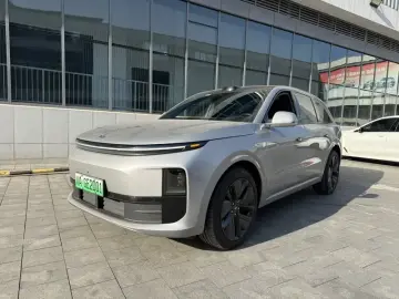 2024 Li Auto (Lixiang) L6 с пробегом 11 900 км