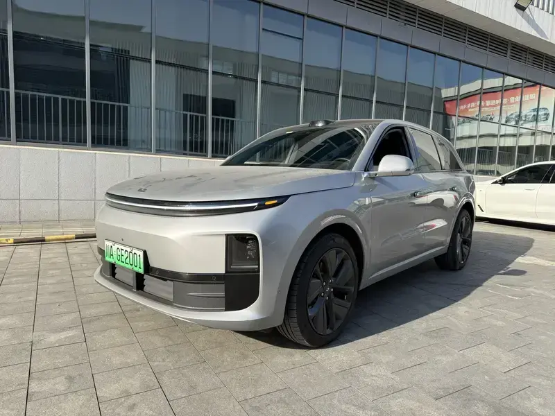 2024 Li Auto (Lixiang) L6 с пробегом 11 900 км