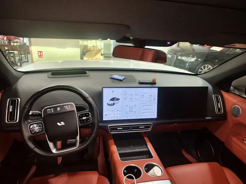 2024 Li Auto (Lixiang) L6 с пробегом 37 000 км