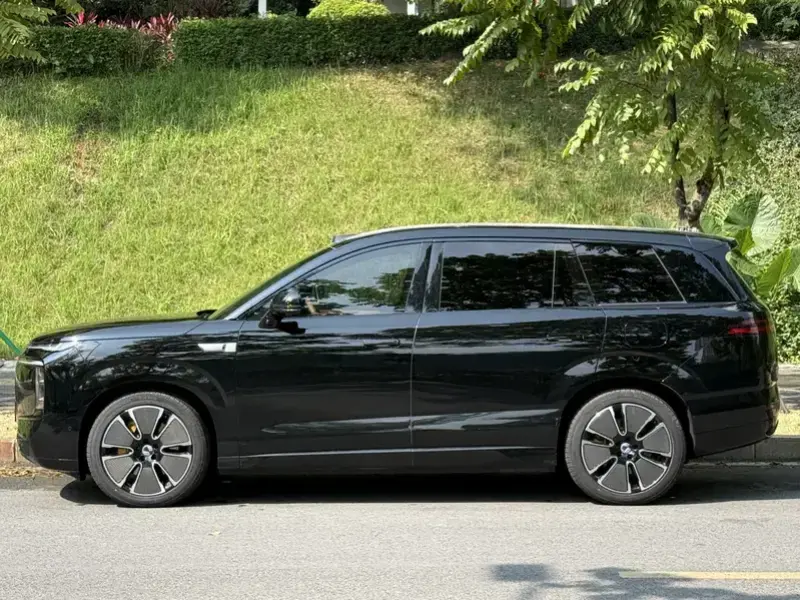 2025 Denza N8L с пробегом 37 000 км