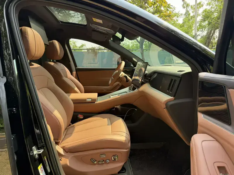 2025 Denza N8L с пробегом 37 000 км