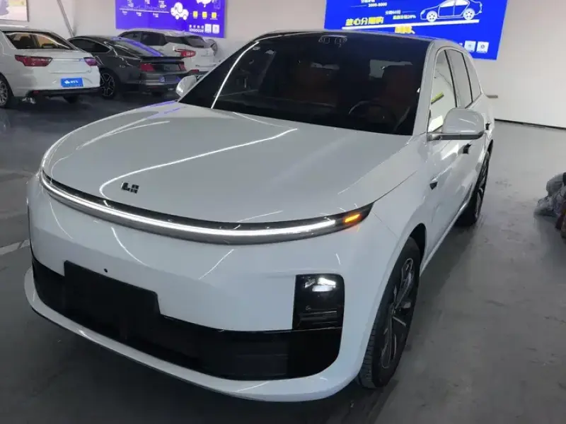 2025 Li Auto (Lixiang) L6 с пробегом 6 000 км