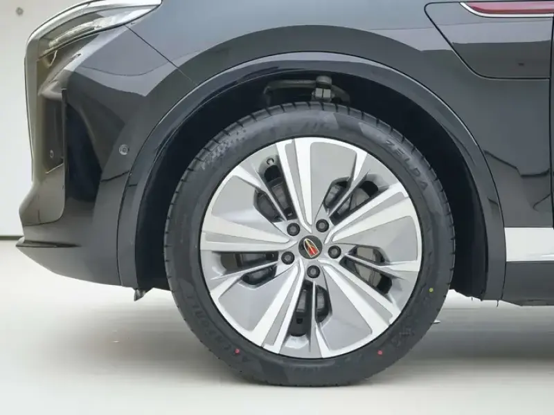 2022 Hongqi E-HS9 с пробегом 48 000 км