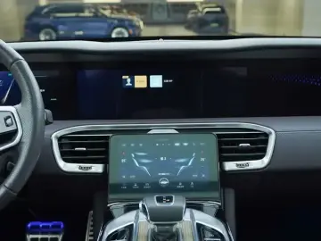 2022 Hongqi E-HS9 с пробегом 48 000 км