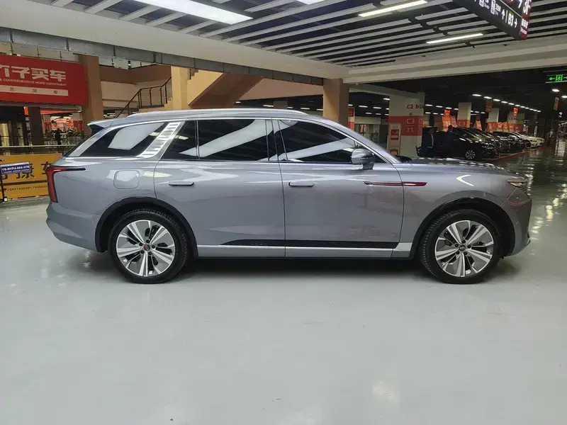 2022 Hongqi E-HS9 с пробегом 18 900 км