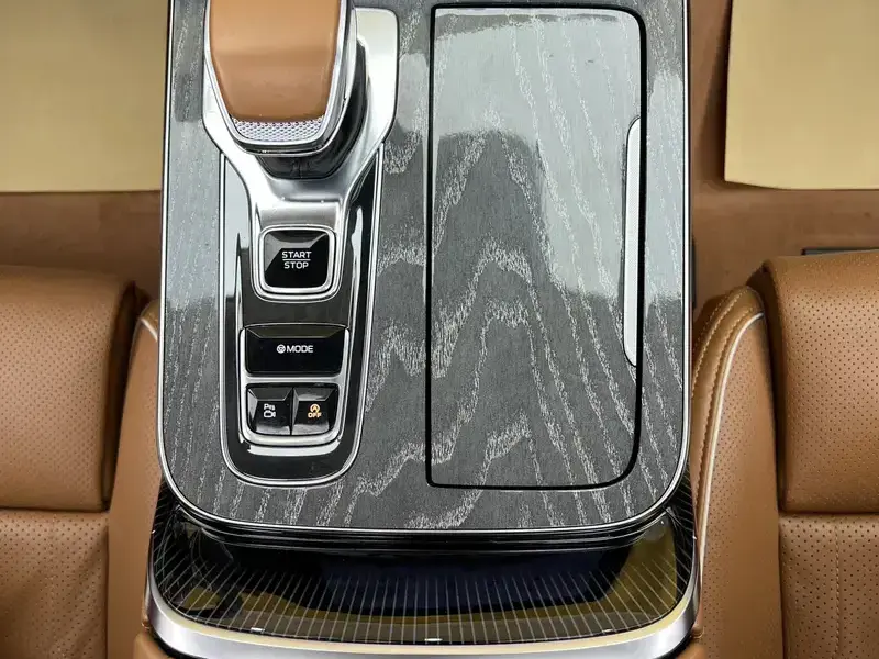 2024 Hongqi H9 с пробегом 26 000 км