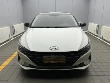 2022 Hyundai Elantra с пробегом 33 000 км