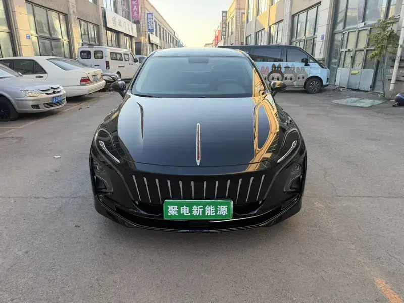 2021 Hongqi E-QM5 с пробегом 160 800 км