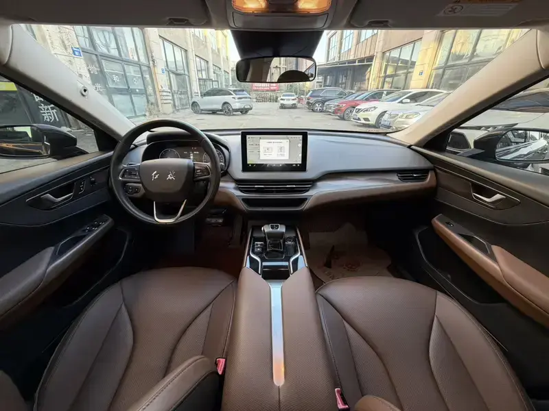 2021 Hongqi E-QM5 с пробегом 160 800 км
