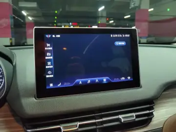2024 Hongqi E-QM5 с пробегом 9 000 км