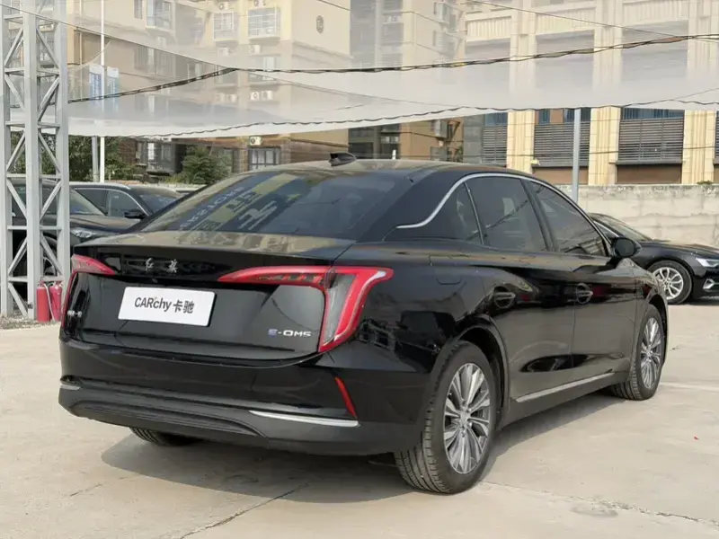 2024 Hongqi E-QM5 с пробегом 13 000 км