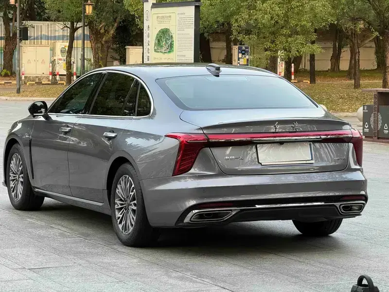 2023 Hongqi H5 с пробегом 40 000 км