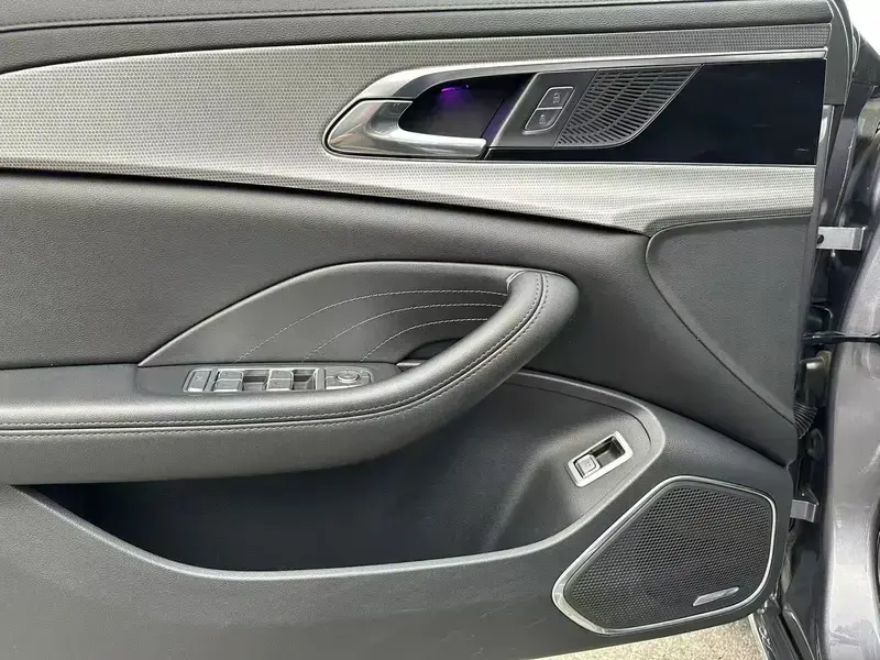 2023 Hongqi H5 с пробегом 53 000 км
