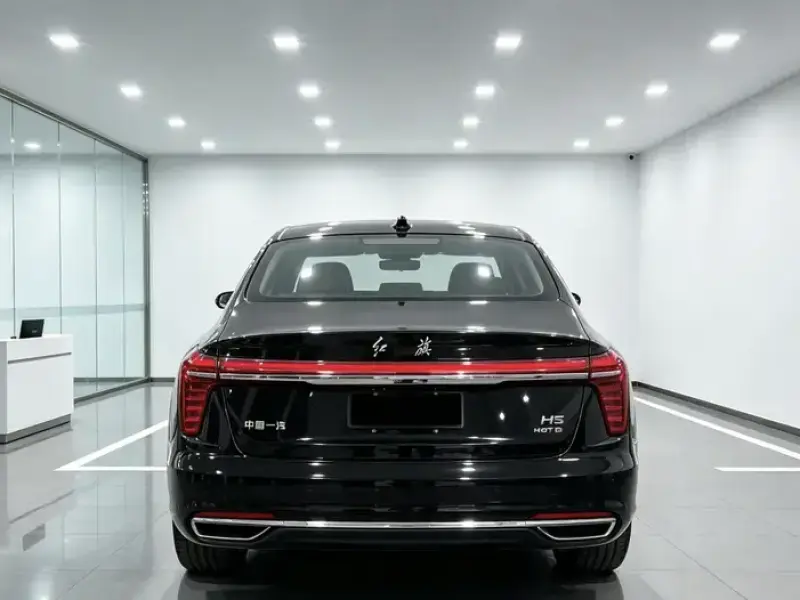 2023 Hongqi H5 с пробегом 28 000 км