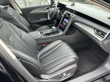 2023 Hongqi H5 с пробегом 48 000 км