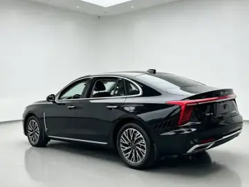 2025 Hongqi H5 с пробегом 3 000 км