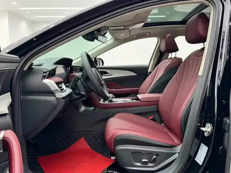 2025 Hongqi H5 с пробегом 3 000 км