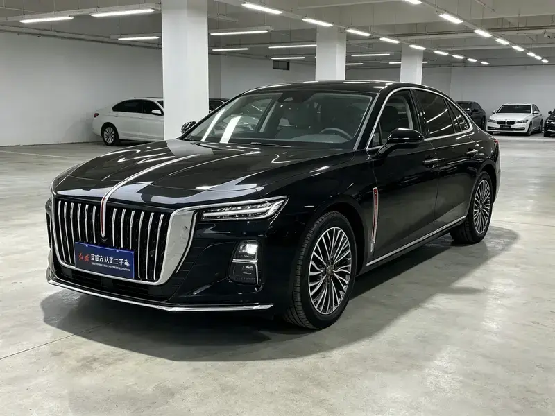 2025 Hongqi H5 с пробегом 12 000 км