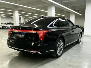 2025 Hongqi H5 с пробегом 12 000 км