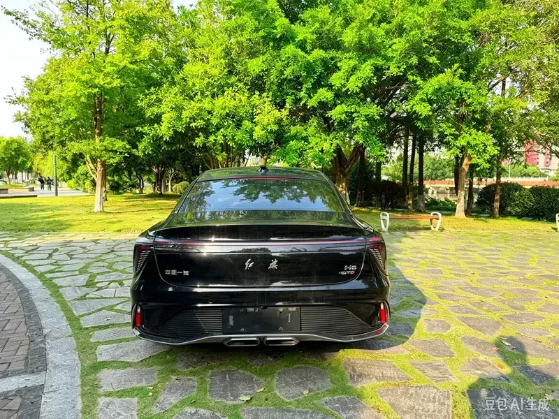 2023 Hongqi H6 с пробегом 15 000 км