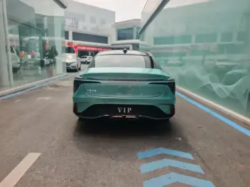 2023 Hongqi H6 с пробегом 40 000 км
