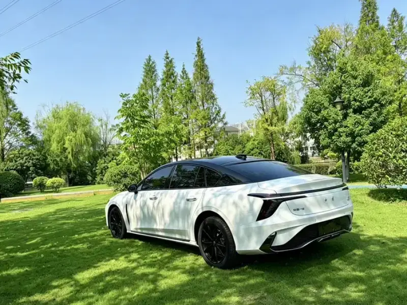 2023 Hongqi H6 с пробегом 20 000 км