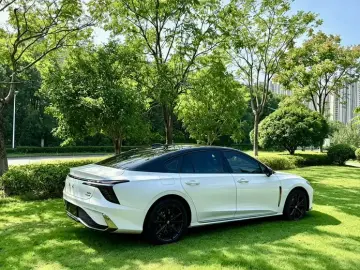 2023 Hongqi H6 с пробегом 20 000 км