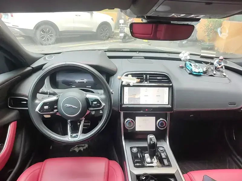 2023 Jaguar XE с пробегом 33 600 км