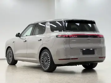 2026 IM Motors (Zhiji) LS8 с пробегом 2 000 км