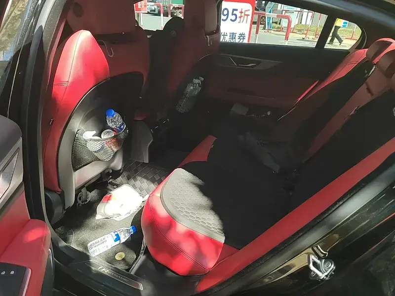 2025 Jaguar XE с пробегом 35 900 км