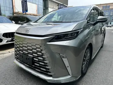 Lexus LM